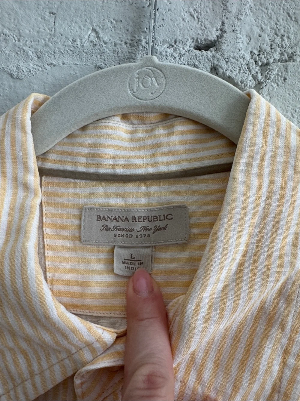Vintage 100% Linen Banana Republic Button Down in Butter Yellow Stripe, Size L